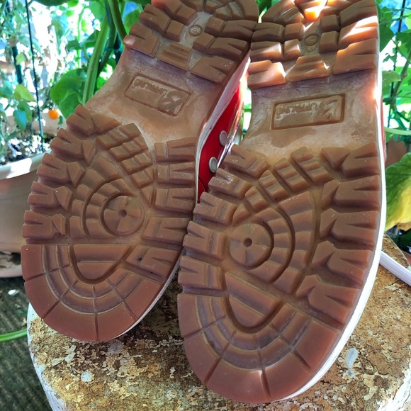 BUFFALINO RED PATENT LEATHER BOOTS - Picture 9 of 9